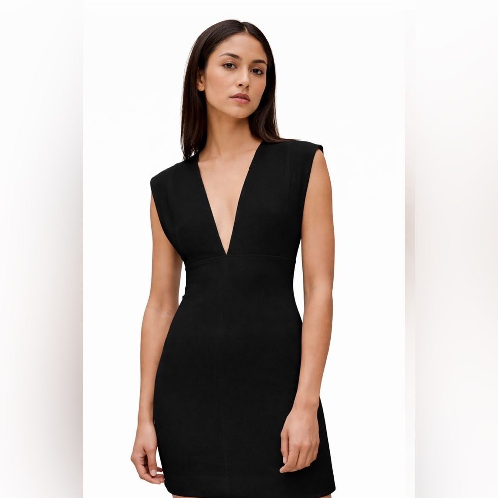 Wilfred Model Ternier - Elegant Black V-Neck Dress